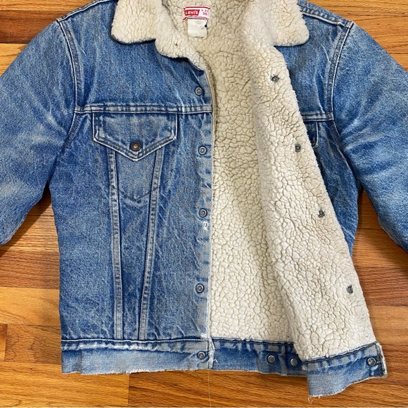 Vintage Levis Sherpa Lined Denim Jacket - Picture 5 of 7